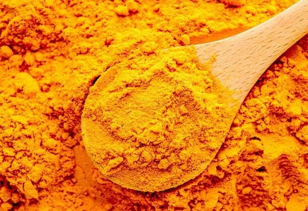 &#8220;Zerdealla baklnz glendirin&#8221;  <br>zellikle son yllarda deeri giderek artan zerdealn, hafzay kuvvetlendirerek renme becerisini artrmasnn yan sra unutkanlk, renme gl gibi sorunlarn da hafifletilmesinde etkili olduuna dikkat eken Do. Dr. Terekeci, &#8220;Gl antioksidan zellii ile birlikte baklk sistemini glendirdii iin hastalklara kar korunma da yardmc oluyor.Kilo vermeye ve dem atmaya da yardmc olan zerdeal diyabetin olumsuz etkilerine kar da savamada gl bir silah olduunu anlatan Do. Dr. Terekeci, &#8220;Zerdeal ekstre olarak deil de baharat olarak kullanmay tercih edenler yemeklerin iine koyabilir. Zerdeal karabiberle kullanldnda emilimi arttrarak bu etkilerin aa kmasn da kolaylatryor&#8221; dedi.