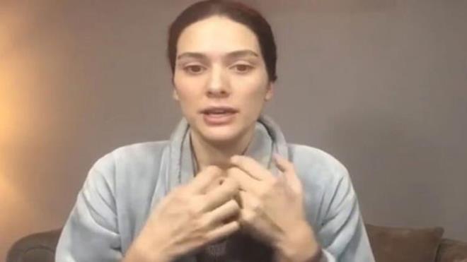 Tatil iin Alaat'ya giden oyuncu Bergzar Korel, bir ocuk parknda grd manzara karsnda isyan etti.