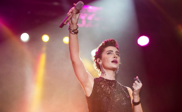 Yalnzca milli ve yerli sanatlarmz: "15 Temmuz'da vatan mdafaas iin bedenlerini siper ederek ehitlik mertebesine ykselmi kardelerimizin yaknlaryla yine bu mdafaada yaralanm Gazilerimiz, ortaya kan haberlerden olduka rahatsz. Bizler vatanmz iin mcadele ederek bedel dedik. Sayn bakanmza yapacamz ziyarette, yalnzca milli ve yerli sanatlarmza destek olunmasn isteyeceiz."