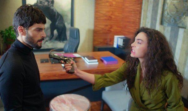 Gen isimlerin yan sra usta isimleri de kadrosunda bulunduran dizide Glin Santrcolu, Serhat Tutumluer, Ayda Aksel, Macit Sonkan, Serdar zer, Oya Unustas, gibi tecrbeli isimlerde var.