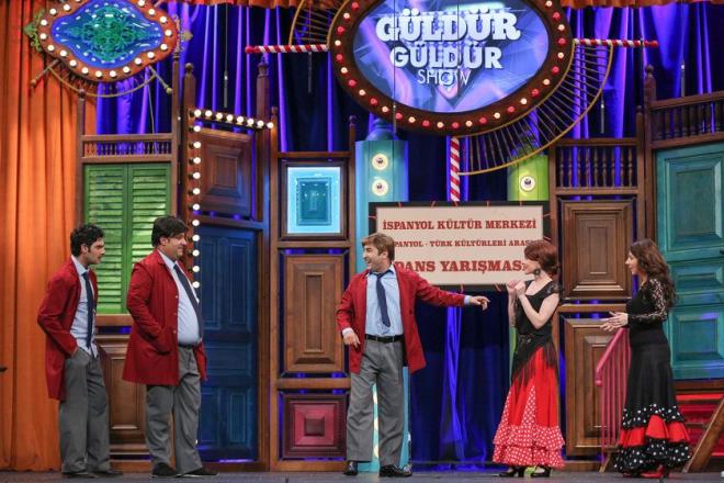 Ekranlarn en uzun soluklu, en keyifli yapmlarndan biri olan Gldr Gldr her blm ile izleyiciyi kahkahaya bodu. Neredeyse her ske sosyal medyada byk yer buldu binlerce kez izlendi.