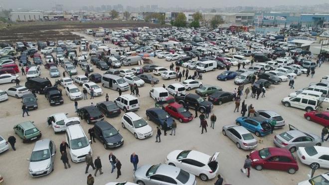 2013-2017 yllar arasnda trafie kan modelleri kapsayan ve Haziran ayna ait 2'nci el ara fiyatlar veri tabanndan filtrelenerek hazrlanan gncel listede, Fiat Egea ve Fiorino; Renault Clio ve Megane Sedan; Hyundai i10 ve i20 ile Toyota Corolla Sedan ve Ford Tourneo Courier gibi Trkiye&#8217;de retilen aralarn says dikkat ekti.