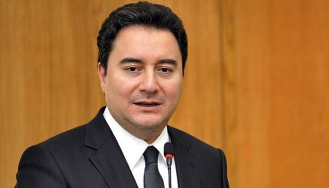Son gnlerin en ok konuulan ismi phesiz Ali Babacan oldu. Babacan&#8217;n AK Parti&#8217;den istifa etmesi sonras gzler kuraca yeni partiye evrildi. Medyada Babacan&#8217;la ilgili her gn yeni iddialar ve tartmalar yer alyor. Yeni parti ne zaman kurulacak, kurulacak yeni partide hangi isimler yer alacak konular tartlrken bugnn en ilgin tartmasn CHP&#8217;li Bar Yarkada balatt.
