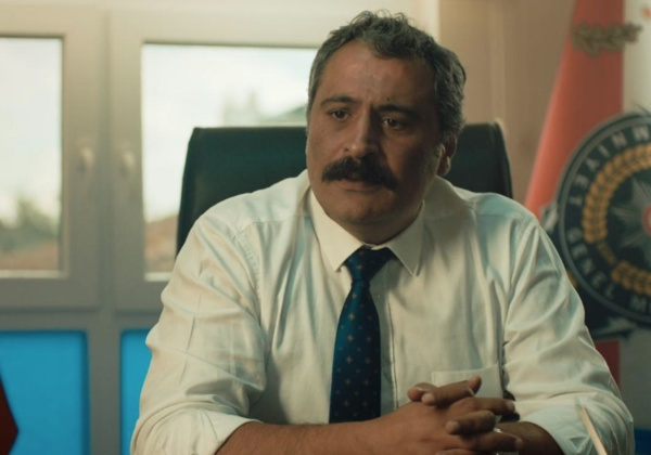 Blent Dzgnolu, Kiraz Mevsimi, Parampara, Kaderimin Yazld Gn, Kurt Kanunu, Kayp ehir, Hereye Ramen, Kasaba, Ak Bir Hayal ve Gece Gndz dizilerinde rol almtr.