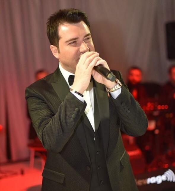 * Eskiden haftann 5-6 gn sahne yapyordum. uan 2 gne drdm. Salma kavuana kadar fazla sahne yapmayacam.