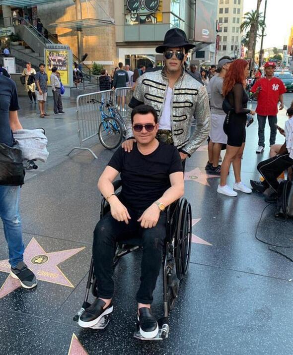 * lk bata sol gz kapam dt. Tabii ki beklemiyordum. Birka doktora gittim. Kimse bulamad. Hep yanl tehisler kondu. Sonunda MS tehisi konuldu. Yllar sren yorgunluktan kaynaklanyor. Yllarca hep ayakta kalmaktan yle bir eyle karlatm. 3-4 aydr yle bir sreteyim. Dikkat etmem gerekiyor.