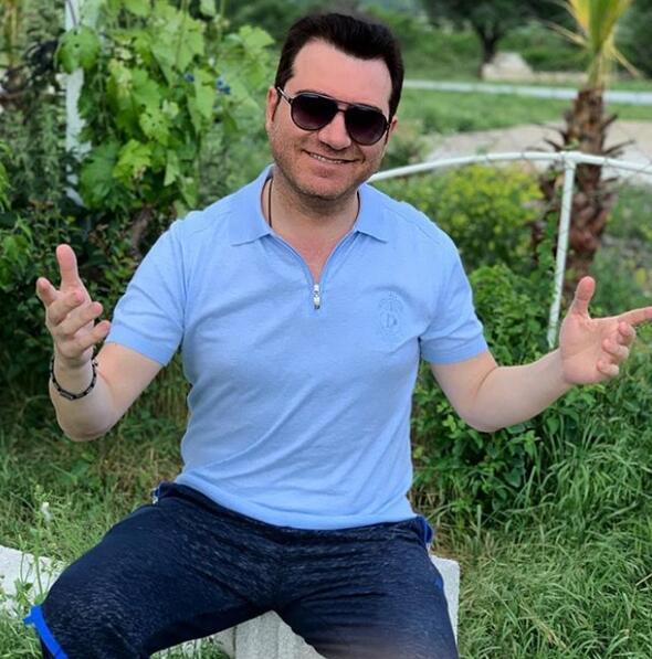 * Glyorum, konuuyorum ama iim alyor. Arm ok. Sahneye knca her eyi unutuyorum. nsanlarn enerjisi bana yansyor. Ekibim 'sen hasta deilsin' diyor. Sahne bitince 'beni tayn, arabaya gtrn' diyorum.