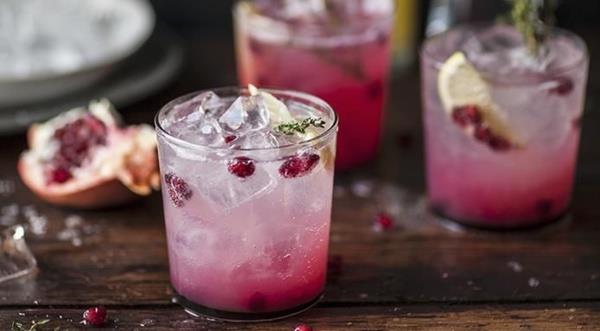 Malzemeler:  <br>  Gl urubu iin;<br>    340 gram toz eker<br>  375 ml su<br>  125 ml bitkisel gl ay ya da 2 orba ka kurutulmu yenilebilir gl