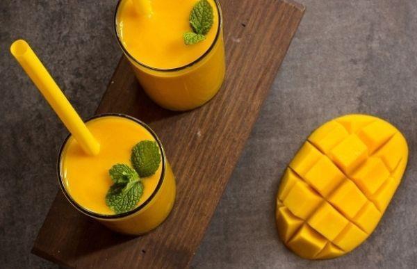 Malzemeler:<br>    Yarm litre maden suyu<br>  150-200 gram kesilmi ve ekirdekleri alnm karpuz<br>  Bir limon suyu<br>  Bir tatl ka bal<br>  Taze nane ve buz