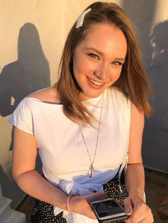 Gzel oyuncu gnbatmnda ekilen fotorafn Instagram'da takipileri ile paylat.