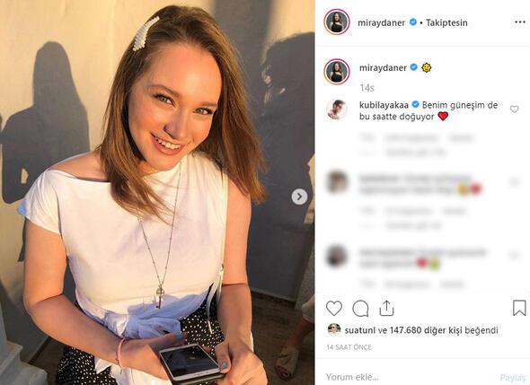 Kubilay Aka, fotorafn altna u notu dt:    "Benim gneim de bu saatte douyor..."