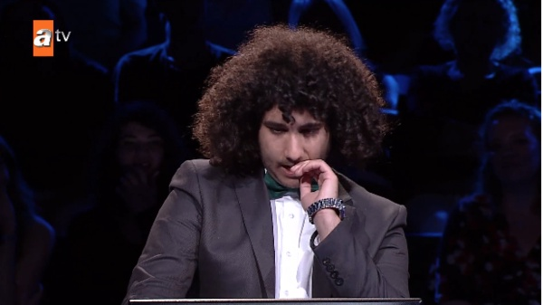 Peki Arda Ayten kimdir?: 19 yanda skenderun&#8217;da oturan Arda Ayten, annesine bakyor.