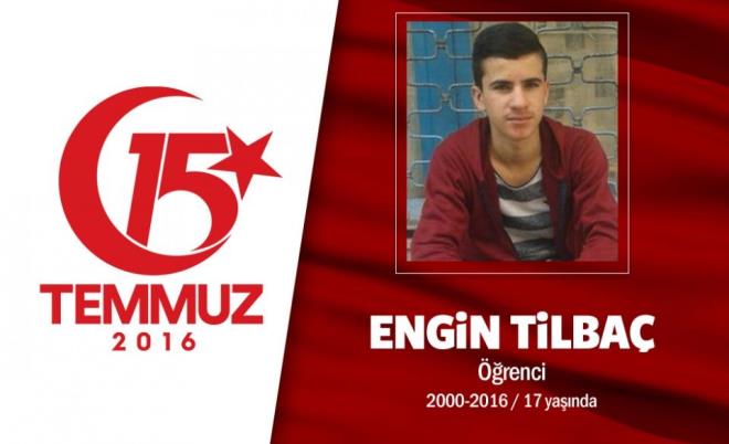 renci Henz 16 yanda olan Engin Tilba, 15 Temmuz gecesi darbe giriimini protesto ederken tankn altnda kalarak ehit oldu. Yz tannmaz halde olduu iin kimlii tespit edilemeyen Tilba&#8217;n ailesi,  gn boyunca Tilba&#8217; aradktan sonra sonucu DNA testi ile gencin hayatn kaybettiini rendi. Gen ehidin annesi zihinsel, babas fiziksel engelliydi. Malatyal Engin Tilba, 15 Temmuz gecesi Cumhurbakan Erdoan&#8217;n &#8216;meydanlara inin&#8217; arsyla birlikte dar kt.    Fetullah Terr rgt'nn darbe giriimini protesto eden 16 yandaki Tilba, Batabya Klas nne giderek darbecilerin karsna dikildi. Kladan k yapan tanklar engellemek isterken ehit edilen Engin Tilba&#8217;n ailesi, memleketleri Malatya&#8217;da tatildeydi. ocuklarndan 3 gn boyunca haber alamayan zihinsel engelli anne ve fiziksel engelli babaya, aranan oullarnn ac haberini Adi Tp verdi. Adli Tp ekiplerinin yapt DNA testi sonucunda kla nnde tanklarla ehit edilen siviller iinde Sultangazili 16 yandaki Engin Tilba da bulundu. ehit Tilba&#8217;n cenazesi, 21 Temmuz&#8217;da memleketi Malatya&#8217;ya gtrlerek Ptrge&#8217;ye defnedildi. ehidin ismi, Adyaman&#8217;da bir anaokuluna verildi.