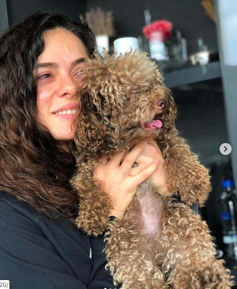 zge zpirini'nin yeni film ekimlerinin olduunu bilmeyen takipileri ise veda mesajn Kadn dizisinden ayrlyor olarak yorumlad. 'Hoakal' yazan paylamn okuyan herkes Bahar karakterinin 3. sezonda olmayacan dnd.