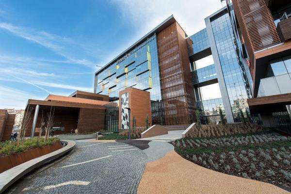 ACIBADEM NVERSTES 2019 FYATLARI    Acbadem Mehmet Ali Aydnlar niversitesi&#8217;nde eitim cretlidir. 2019-2020 eitim ve retim ylnda retim creti Tp Fakltesi&#8217;nde (Hazrlk snf dahil) 120.000 (yzyirmibin) TL, Mhendislik Fakltesi&#8217;nde Tp Mhendislii Program (Hazrlk snf dahil) 58.080 (Ellisekizbinseksen) TL, Salk Bilimleri Fakltesi&#8217;nde; Fizyoterapi ve Rehabilitasyon Program 39.600 (Otuzdokuzbinaltyz) TL, Hemirelik ve Salk Ynetimi Programlarnda 40.200 (Krkbinikiyz) TL, Beslenme ve Diyetetik Program 52.200 (elliikibinikiyz) TL&#8217;dir. Fen Edebiyat Fakltesi&#8217;nde; Molekler Biyoloji ve Genetik Program (Hazrlk snf dahil) 52.200 (elliikibinikiyz) TL, Psikoloji Program 52.200 (elliikibinikiyz) TL, Sosyoloji Program 38.400 (Otuzsekizbindrtyz) TL, Eczaclk Fakltesi (Hazrlk snf dahil) 70.000 (yetmibin) TL, Salk Hizmetleri Meslek Yksekokulu ve Meslek Yksekokulu birinci ve ikinci retim dahil tm programlar 33.800 (Otuzbinsekizyz) TL&#8217;dir. Bu cretlere %8 KDV dahild