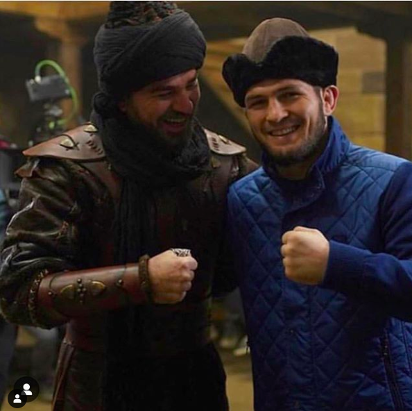 Dirili Erturul dizisi boyunca hibir film teklifini kabul etmeyen Engin Altan Dzyatan, dizinin bitmesiyle ard arda gelen film ve dizi tekliflerini deerlendirdi ve yine bir dnem dizisinde karar kld.