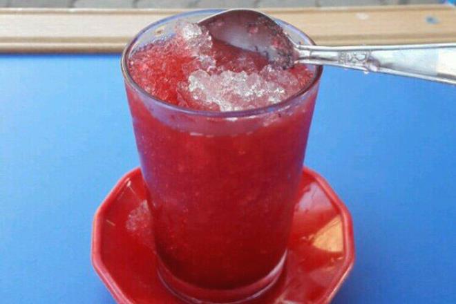 Aydn&#8217;a has olan Nazilli kar helvasnn ana maddesi olan karlar, Nazilli&#8217;ye bal yksek da kylerinden doal yollarla elde edilir. Bu karlarn vine urubu ile birlemesiyle kar helvas oluur.