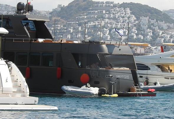 Baakehirsporlu Arda Turan'In geen yaz ald ultra lks teknenin i dizayn merak ediliyordu. te o tekne...