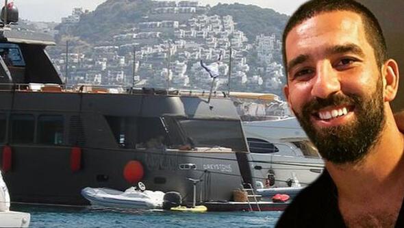 Arda Turan&#8217;n Mart 2018&#8217;de evlendii Aslhan Doan ile Ekim 2018&#8217;de dnyaya gelen olu Hamza Arda&#8217;nn 2 milyon 950 bin liralk teknedeki tatili devam ediyor.