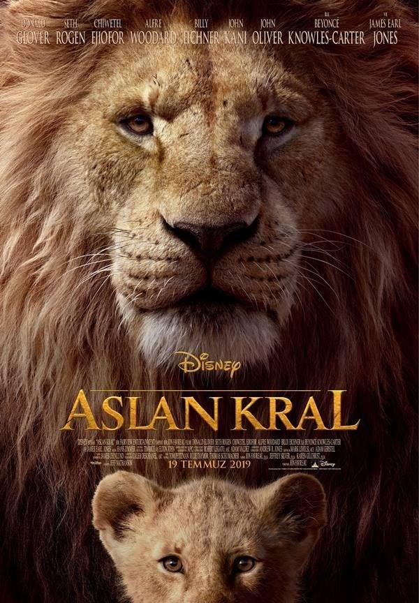 Aslan Kral / The Lion King  <br>  Yllar yllar nceydi. Haftada 3 filme gider, kalplerimiz heyecandan pr pr ederdi. O zamanlar tantk Aslan Kral'la. Animasyonlarn yeri ayryd, nk yeniydi. Televizyonda izlediimiz izgi dizilerden farkl olarak, kocaman sinema perdesinde muazzam grntler eliinde hlyalara dalyorduk. 1994&#8217;te 12 yandayken azm ak izlediim film imdinin 12 yandaki ocuklar iin yeniden evrildi. Tabi ki teknolojiden faydalanarak, gereine yakn bir dnya yaratld. Ynetmen ve aktr Jon Favreau imzal filmde kk Simba&#8217;nn byme hikayesi anlatlyor. Gce doymazln, ktln, hrsn var olduu acmasz ormanda, iyiliin ve birlikte yaamann gzelliini kefeden Simba&#8217;nn macerasn mutlaka izleyin!