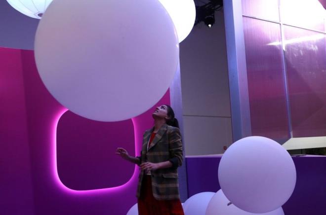 Facebook, Instagram' 2012'de satn alarak bnyesine katmt.