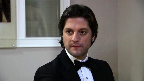 Daha nce Neredesin Firuze filmi ve Kurtlar Vadisi Pusu gibi dizilerde oynayan Ragp Sava Osman Bey'in amcas Dndar Bey'i canlandracak.