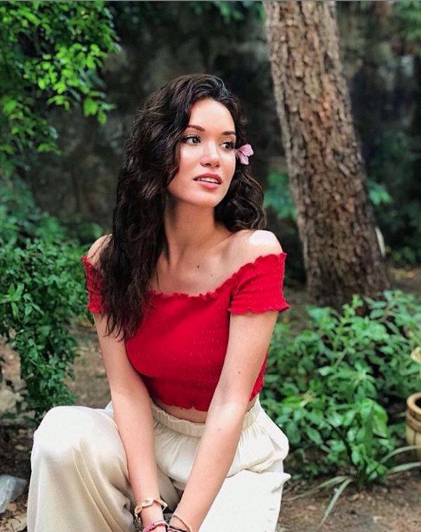 Osman Bey'e hayat verecek olan Burak zivit'in partneri de belli oldu. Burak zivit'e TRT 1 ekranlarnda yaynlanan Halka dizisinde Bahar Berkes karakterine hayat veren Hazal Suba olaca iddia edildi.