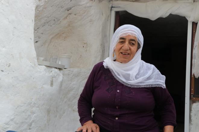 "Hasret ite, doduum maaraya getirtti beni. Allah nasip ederse mrm doduum bu maarada bitecek. Buray hibir yere deimem. Burann suyu, ekmei farkl, burada huzur var." diyen Kara, Edremit'te yllarca akrabalarndan, yaknlarndan dostlarndan uzak kaldn vurgulad.