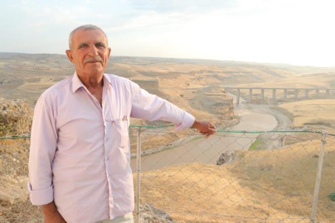 Gurbette hep memleket hasreti ektiini kaydeden Kara, "Hayalimde buraya geri dnp, bir ev yapmak vard. ok kr geldim ve evimi yaptm. Elektrik, suyumuz, televizyonumuz var. Devletimiz sa olsun, her eyimiz var. Maarada veya damda yatyoruz. Maara kn scak, yazn ise serin." diye konutu.