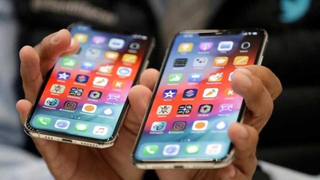 Apple Haritalar uygulamasnda ev ve i yeri gibi sk bulunulan konumlar daha kolay ayarlanabilecek; bu sayede istenilen lokasyona ulamak ok daha kolay olacak. Dier yandan Mail uygulamasna gelecek yeni bir zellik sayesinde istenmeyen e-postalarn nne tamamen geecek engelleme zellii ile birlikte e-postalarn daha kolay ayrtrlmas adna yeni bir klasrleme sistemi kullanclarla paylalacak.