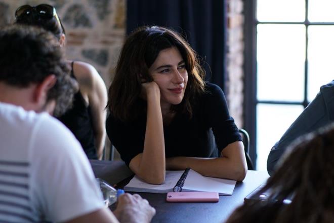 mer Faruk Sorak&#8217;n, ynetmenliini bu defa pek Sorak&#8217;la birlikte stlendii Ak Tesadfleri Sever 2'nin barollerini Nesrin Cavadzade, Yiit Kirazc, Elif Doan ve Ayta amaz paylayor.