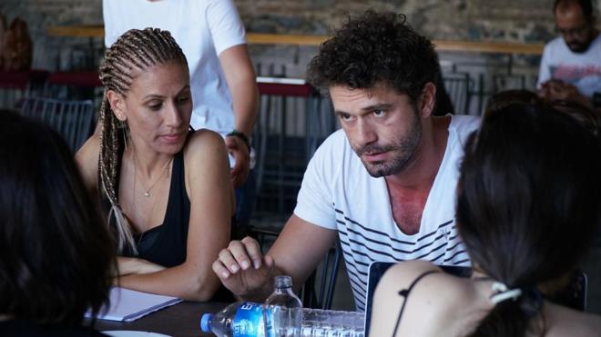 Be yla yaylan uzun bir hazrlk aamasnn ardndan ekimleri 21 Temmuz&#8217;da balayan ve temmuz-austos aylarnda ekimleri devam edecek olan film, Hzzam Film ve Bcek Film ortaklnda hayata geiriliyor.  Ak Tesadfleri Sever 2'nin oyuncu kadrosunda yer alan srpriz isimler ise gelecek haftalarda aklanacak.