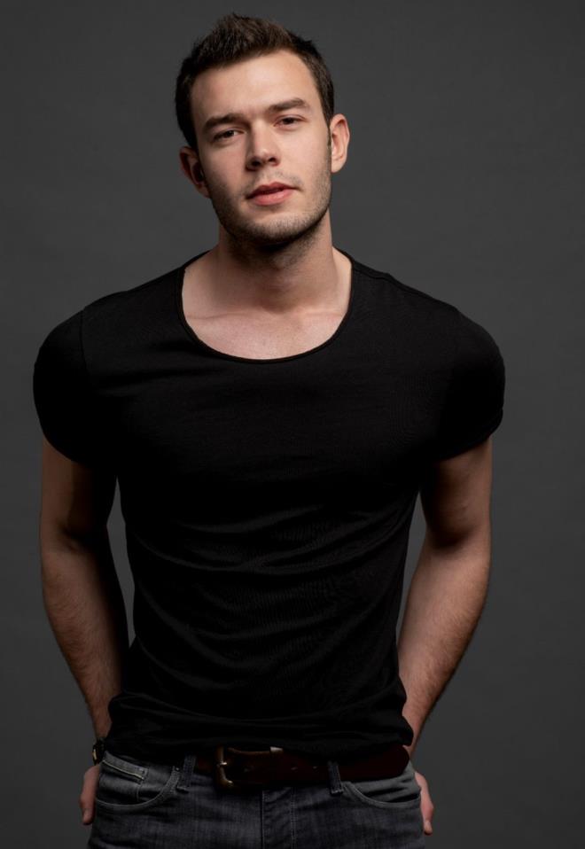 Gerek bir yaam yksne dayanan film, gemiin aklarn gnmz ilikileriyle karlatrrken seyircisini 1960&#8217;lardan gnmze uzanan romantik bir yolculua karacak.