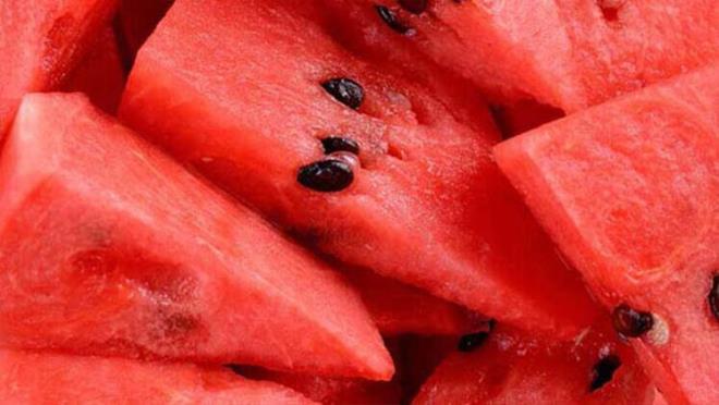 Karpuzun bileiminin yzde 92&#8217;si sudan oluuyor. Ayn zamanda elektrolit ierii sayesinde vcudumuzdaki su kaybn nlemek iin tketebileceimiz en salkl ara nlerden biri olarak nitelendiriliyor.