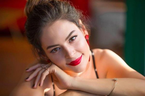 Dizide Frat'n partneri doktor Suna'ya Yldz ar Atiksoy hayat verecek. Senaryosunu Alphan Dikmen ve Baak Angign'n kaleme ald dizide ayrca boks menajeri Tansel'e Mehmet Bozdoan, Suna'nn yeeni Kerem'e Halit zgr Sar hayat verecek.