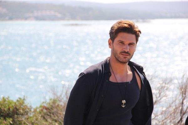 Tolgahan Sayman'n baroln oynayaca TRT 1 ekranlarnda yaynlanacak olan yeni dizisi ampiyon'da Sayman'a elik edecek olan kiinin Yldz ar Atiksoy olduu belli olmutu ki yeni belli olan isimler herkesi heyecanlandrd.