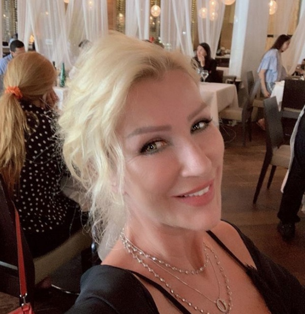 TV8'in sevilen program Yemekteyiz'in sunuculuunu Onur Byktopu'dan devralan Seda Sayan, nceki gn basn mensuplarnn sorularn yantlad. Senelerdir gndz kuanda program yapan Sayan, uzun sren ekim saatlerine sitem etti.