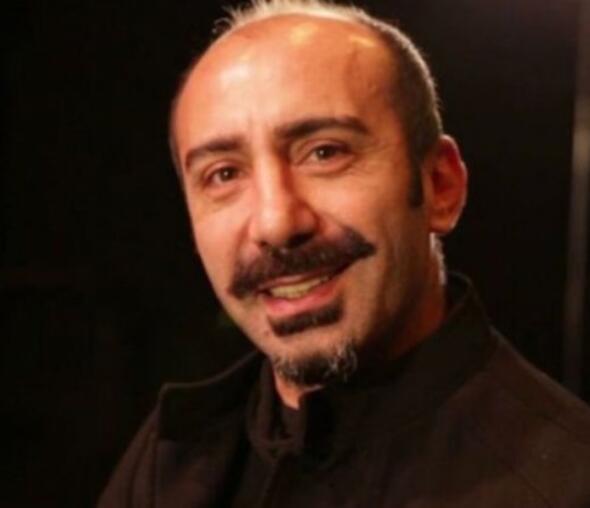 LN EDLMEKTEN KORKTUM  Bir gn yaadmz bir ayrlk sonras olay kmamas iin bulunduum mekana gelmesine izin verdim. ki kadeh iti, evinin kapsna kadar gtrdm ve ablasn arayarak Gzde'yi almasn syledim. K olduu iin be dakika ieriye girdim, mutfaktan kapt ba beni ldrmek iin sallad. lk hamlede kendimi kurtardm, ancak ikinci sallamada bak bacama sapland.