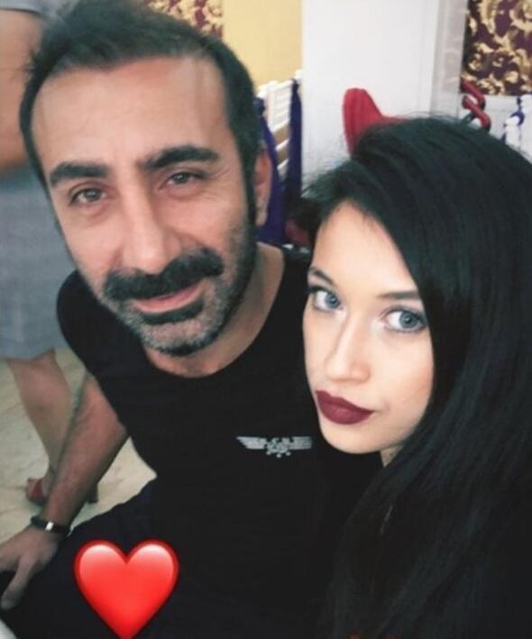 Olay sonras polise gitmem gerekirdi, ancak kacak haberleri ve kariyerime verecek zararlar dndm. Bu zamana kadar sabrdan deil, korkudan sustum. Daha nce de haksz ekilde lin edildiim iin sustum. Yaanan olaylardan dolay kesinlikle aldm ceza yok. Ben polis ocuuyum.