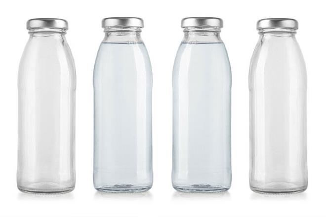 Eer bir oklavanz ya da merdaneniz yoksa hamur amak iin cam ielerden faydalanabilirsiniz. Ancak varsa zerinden etiketini karmay ve iine souk su doldurmay unutmayn. Bu zellikle ok ince almas gerekmeyen kurabiye, tart gibi yal hamurlar iin faydal bir fikirdir.