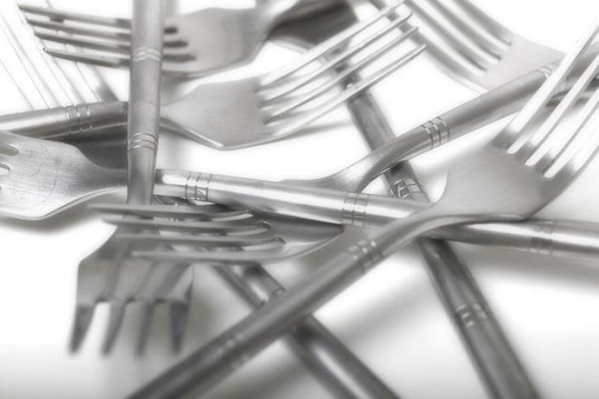 atallarnzn dileri yamulduysa hi zlmeyin. zellikle dtaki iki di yamulduysa bu atal vinelerin ve kirazlarn ekirdeklerini karmak iin kullanabilirsiniz. ataln ucunu meyveye batrp dndrdnzde ekirdekler kolayca kacaktr.