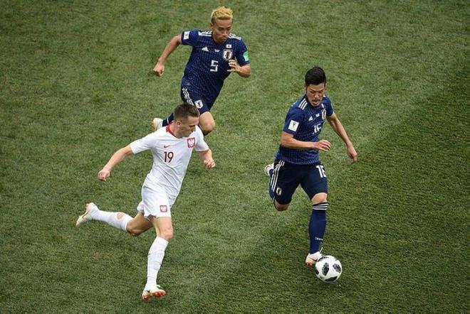 Bugne kadar serbest atlar srasnda savunmadaki takm tarafndan kurulan baraja, rakip takmdan oyuncu girebiliyordu.Ne var ki bundan sonra mmkn olmayacak. Hcumdaki takmn oyuncular baraja en az bir metre uzakta duracak.