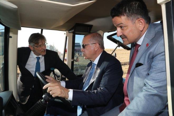 "Kurban bayram sonras alma balyoruz"<br>    Hazrlklarn tamamlayan Toprak Mahsulleri Ofisi (TMO), hasat balangcna denk gelen Kurban Bayram'nn hemen akabinde inallah alma geiyoruz. Hayrl uurlu olsun.