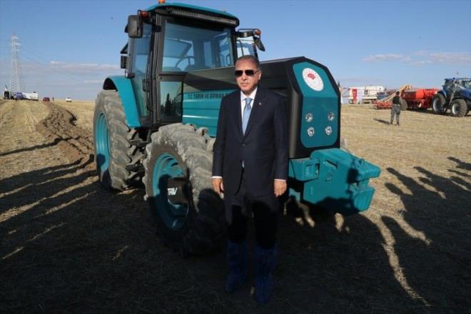 Fndk taban fiyatlar mjdesi  <br>  Yzde 50 randman esasna gre Giresun kaliteli kabuklu fndk iin taban fiyat 17 lira. Levant kaliteli kabuklu fndk iin de taban fiyat 16,5 liradr. Buna, kilogram bana 2 lira olan mazot/gbre destei ve alan bazl destei de eklediimizde kg fiyatlar fiilen 19 lira ile 18,5 lira arasna gelmi oluyor.