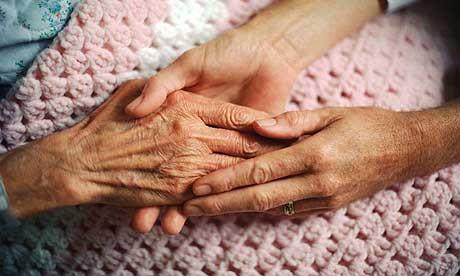 50 ya stndekiler, kanser yks olanlar ve bakln baskland hastalar, organ nakli, diyabet, bbrek yetersizlii olan kiiler Bat Nil Virs iin risk tayor.