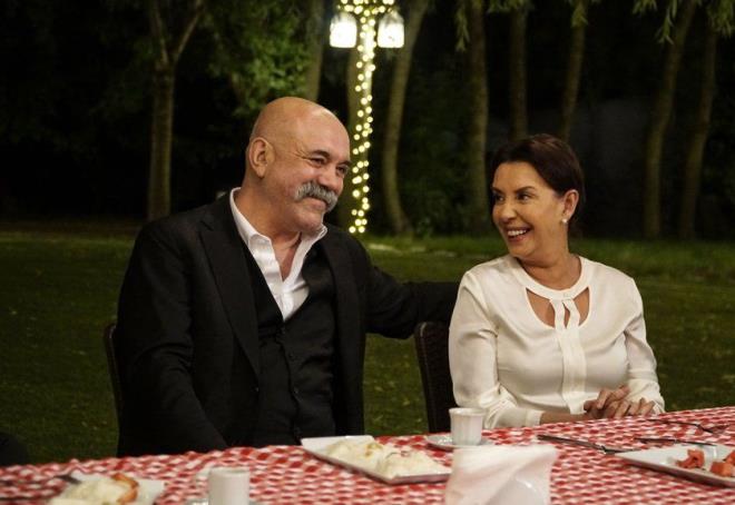 Unutulmaz bir sezon finali ekranlara ara veren Show TV'nin en ok izlenen dizilerinden biri olan ukur'un yeni sezon bombas patlad. 26 Austos'ya yeni sezon ekimlerinin balayaca diziye yle bir isim geliyor ki,  Ay Yapm o isimle imzay att.