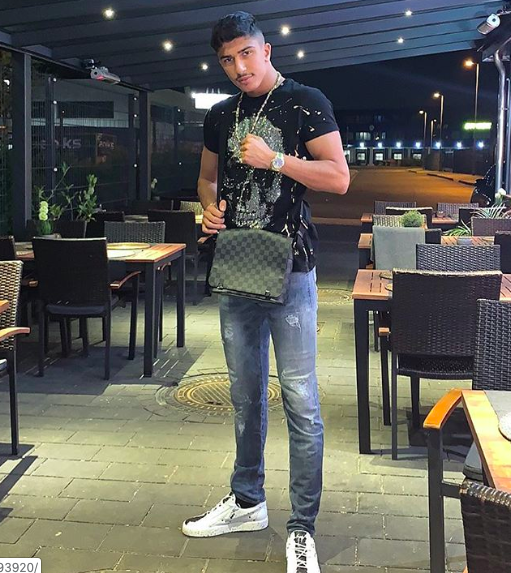 ddialar glendiren bir dier paylam ise getiimiz gnlerde MERO'dan geldi. Gerek ad Enes Meral olan 19 yandaki Rapi,  Getiimiz gn Instagram hikayesinde de Ay Yapm&#8217; paylat. MERO bu sezon ukur dizisiyle birlikte Trkiye gndemine oturmaya devam edecek.