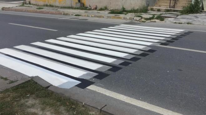Sakarya Bykehir Belediyesi tarafndan trafikte farkndalk oluturacak yeni bir uygulama hayata geirildi. Yeni uygulamayla Orhan Gazi Caddesi&#8217;nde bulunan yaya geidi 3 boyutlu hale getirildi.