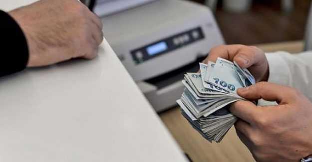 4- 637 TL AYLIK: Yal ve maddi durumu kt yalya, ayda bir 637 lira deme yaplyor. Buna 65 ya ayl veya 2022 ayl deniyor. Yallk ayl iin iledeki kaymakamlklardaki &#8216;Sosyal Yardmlama ve Dayanma Vakf&#8217;na veya Babakanlk Vakflar Genel Mdrl&#8217;ne bavuru yaplabilir. 65 ya ayl iin kiinin kendisi ve einin geliri toplam 1215 liray amamal.