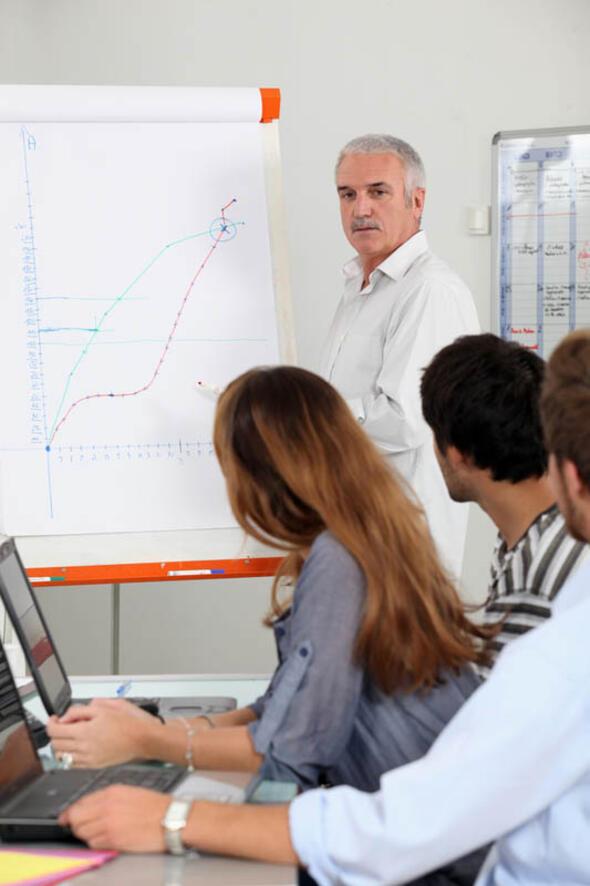 retmenlik-Tamamen kalkmasa da rencilerin video seyrini kolay bulmas nedeniyle online eitime talep artmaktadr.